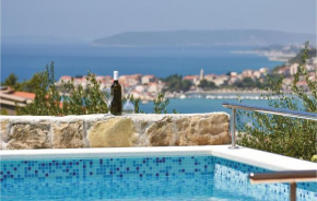 4 Bedroom Awesome Apartment In Podstrana